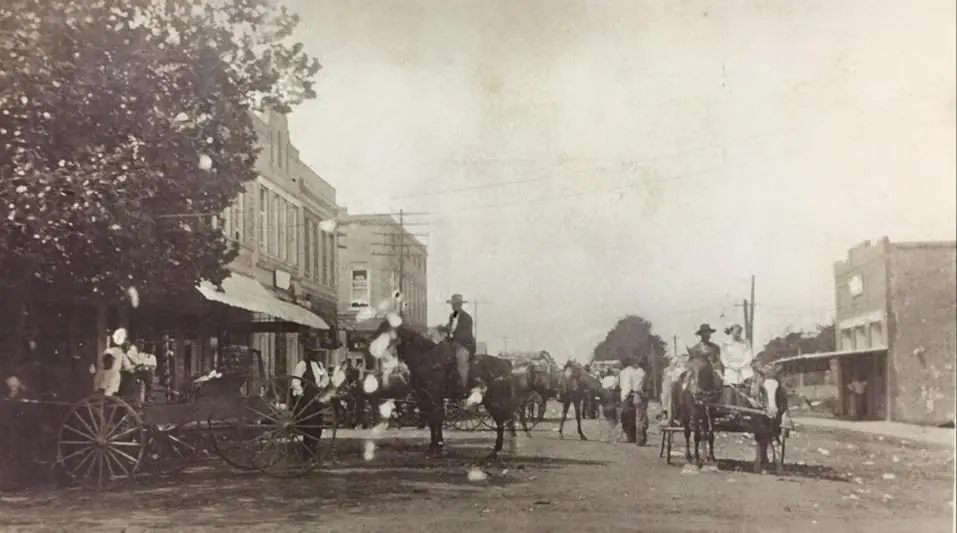 Photograph from the Facebook post “A really long time ago in downtown Many.”