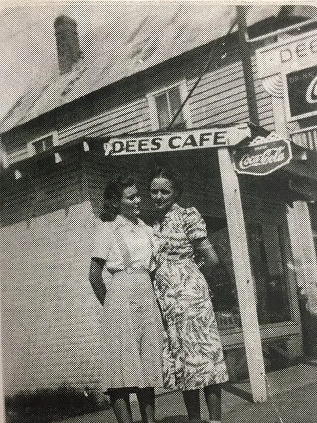 Photograph from the Facebook post “1939, Dees Cafe in Many.”