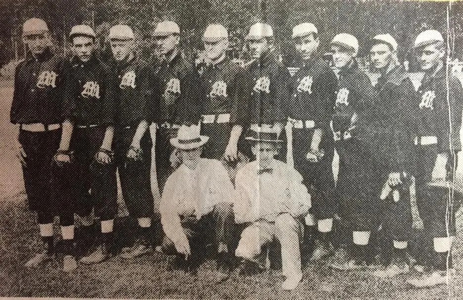 Photograph from the Facebook post “Many baseball team in 1915.”