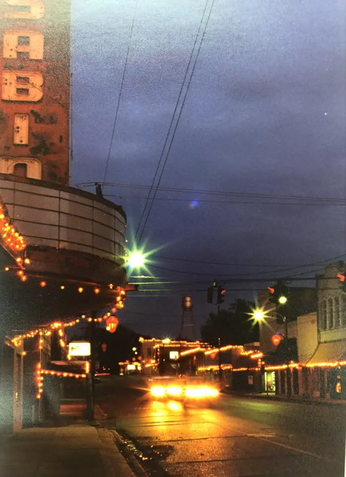 Photograph from the Facebook post “Photo I took of the Sabine Theater and San Antonio Avenue in the 1990s #1990sSabineTheater”