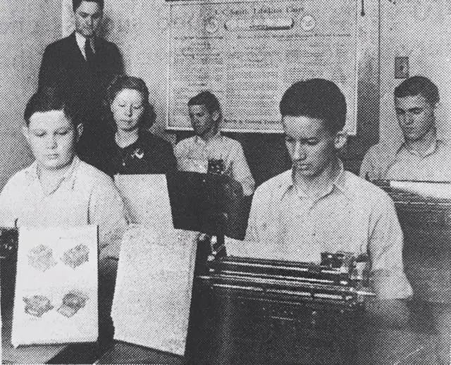 Photograph from the Facebook post “Typing class in 1939 at Many High.”