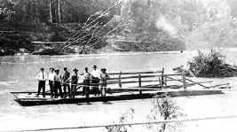 Photograph from the Facebook post “1916, ferry crossing the Sabine River at Sabinetown, on the Texas side of the river, I'm…”
