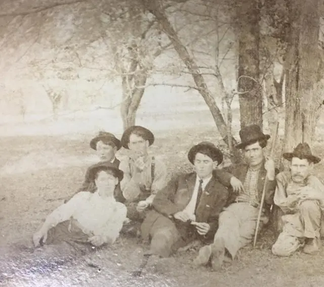 Photograph from the Facebook post “Many years ago.”