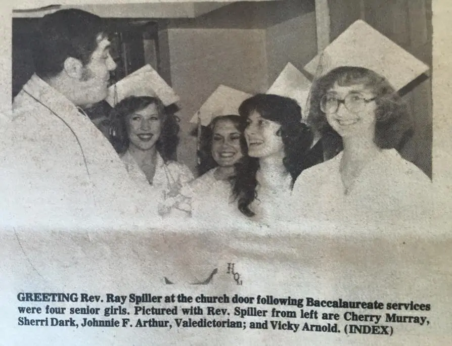 Photograph from the Facebook post “1981 Many High seniors”