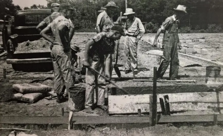 Photograph from the Facebook post “Don't know anything about this photo!”