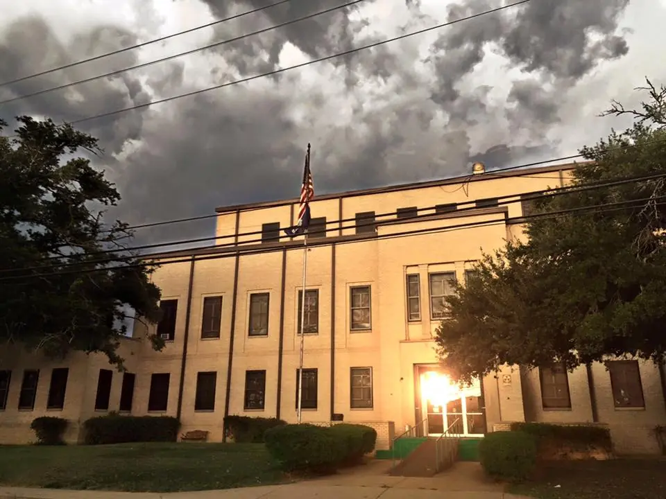 Photograph from the Facebook post “Pic I took of the Sabine Courthouse a few days ago...”