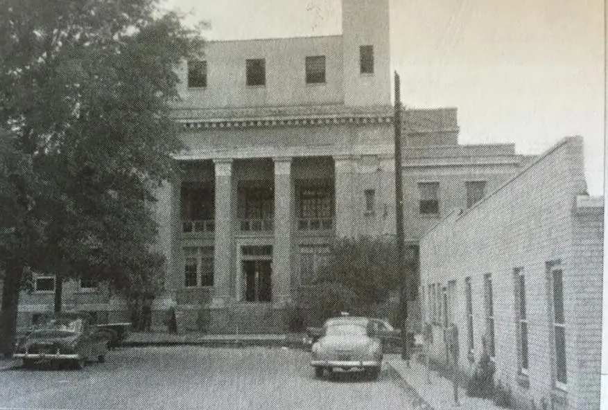 Photograph from the Facebook post “Sabine Parish Courthouse, in 1940s.”