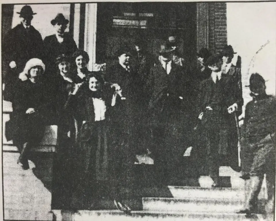 Photograph from the Facebook post “In The 1920s, this was the Courthouse Gang.”