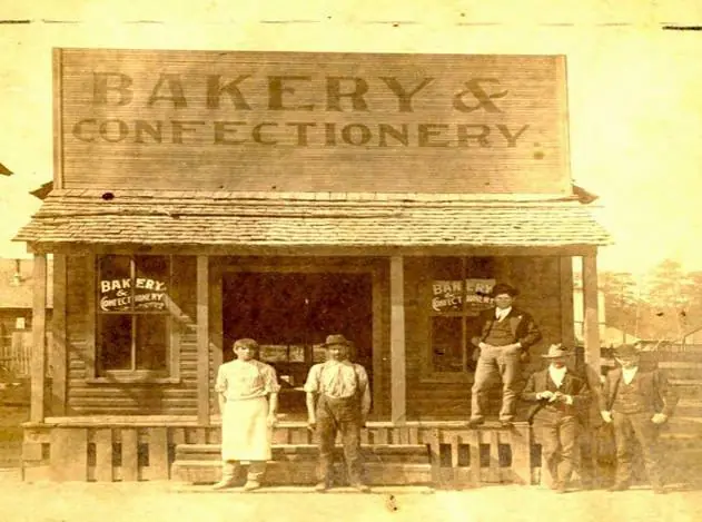 Photograph from the Facebook post “Bakery and Confectionery in DeRidder, La.”