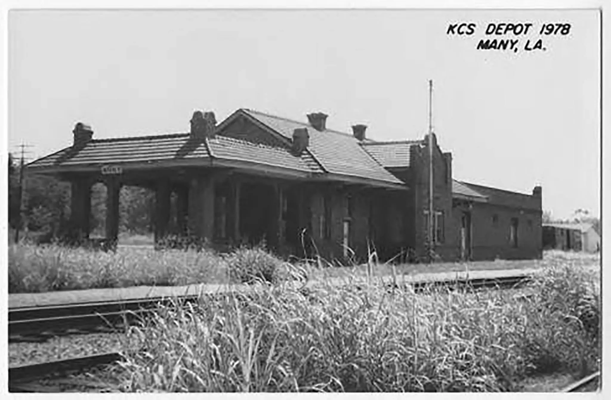 Photograph from the Facebook post “Many Railroad Depot, Kansas City Southern, 1978.”