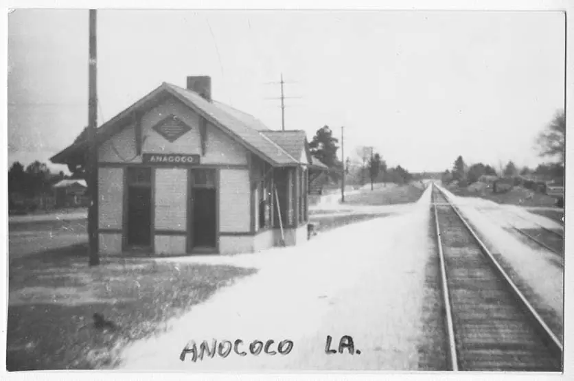 Photograph from the Facebook post “Anacoco Railroad Depot, between 1940 and 1960.”