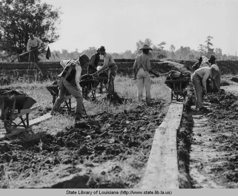 Photograph from the Facebook post “Excavating federal fish hatcheries at Natchitoches Louisiana in 1936.”