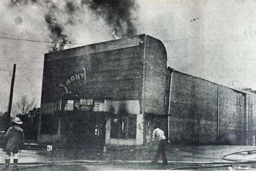 Photograph from the Facebook post “1980s, published in The Sabine News.”