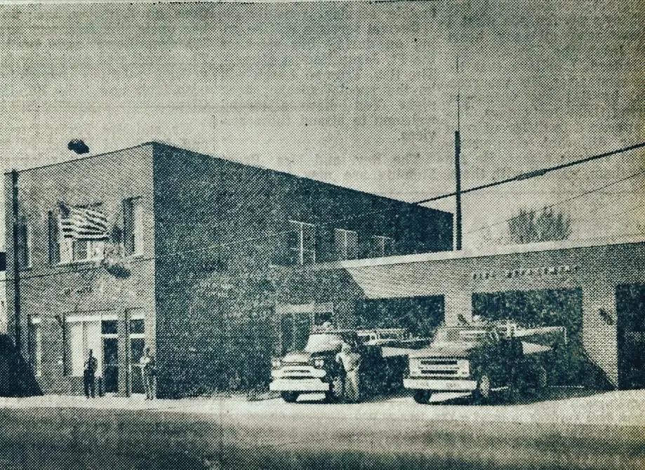 Photograph from the Facebook post “Many City Hall and City Fire Department.”