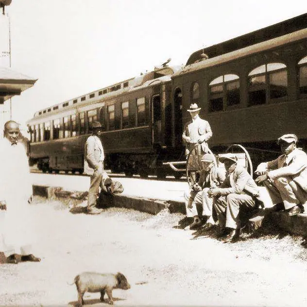 Photograph from the Facebook post “This is one of my favorite old photos.”