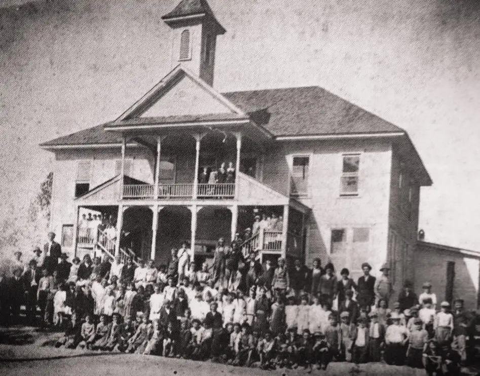 Photograph from the Facebook post “Anacoco School.”