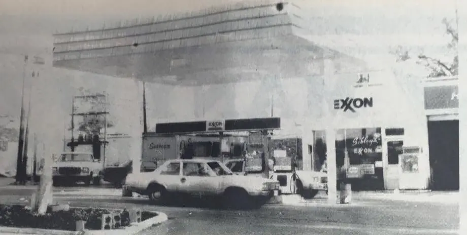 Photograph from the Facebook post “Sibley's Exxon Station at 930 San Antonio in Many (maybe where Alford's Cars is today).”