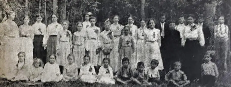 Photograph from the Facebook post “Spring Grove School, 1905.”
