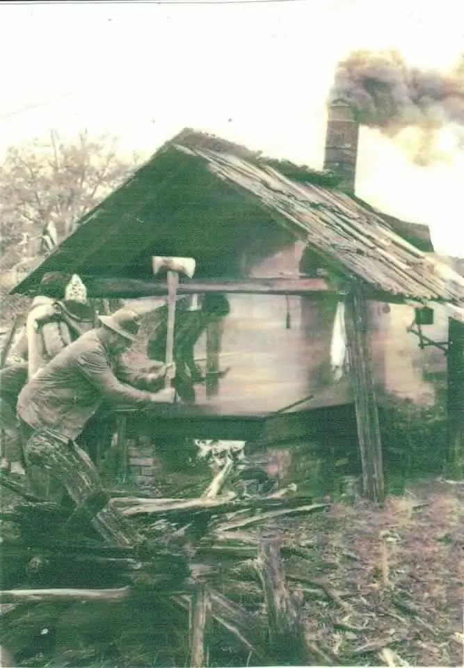 Photograph from the Facebook post “More hard workers from back when.”