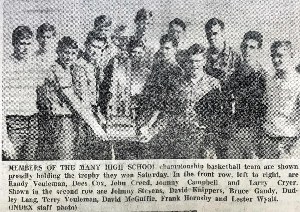Photograph from the Facebook post “1967 Many Tigers take Claas A basketball state championship”
