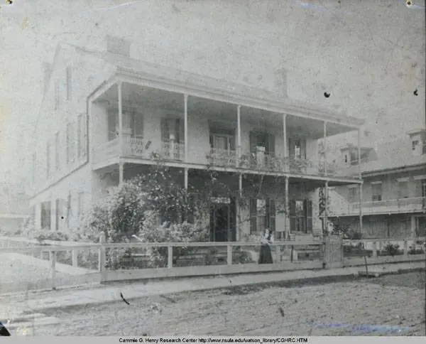 Photograph from the Facebook post “Home on Jefferson Street and Amulet Street, Natchitoches, Louisiana.”