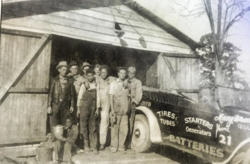 Photograph from the Facebook post “Many Wrecking Yard, 1930s or 40s.”