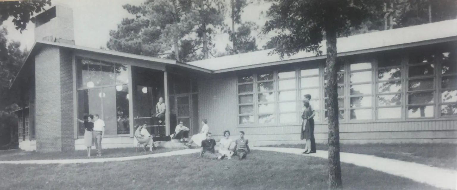 Photograph from the Facebook post “Group Lodge at Hodges Gardens, early 1960s”