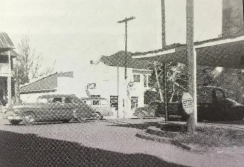 Photograph from the Facebook post “1948...”