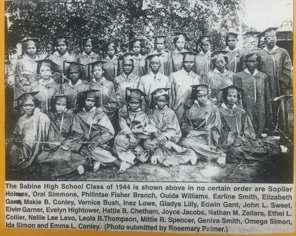 Photograph from the Facebook post “Sabine High 1944 graduates.”