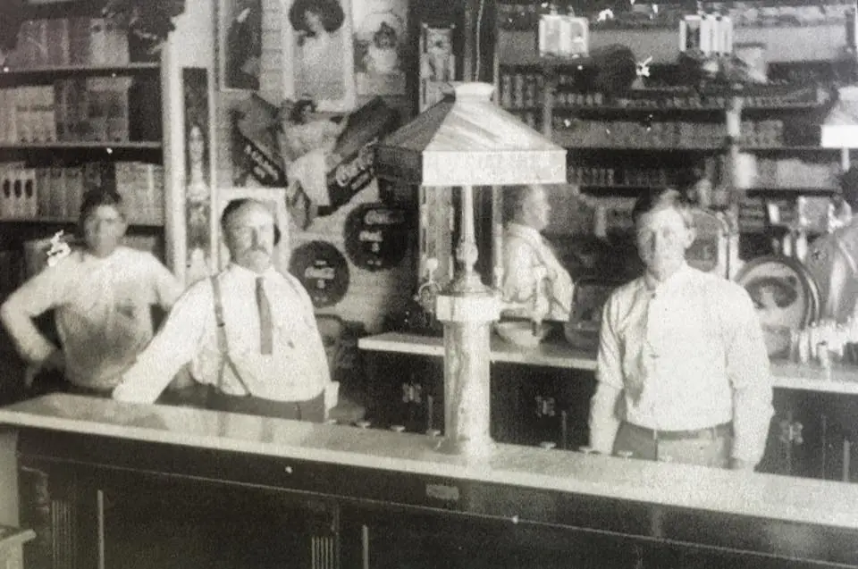 Photograph from the Facebook post “Pelican Drug Store in Zwolle.”