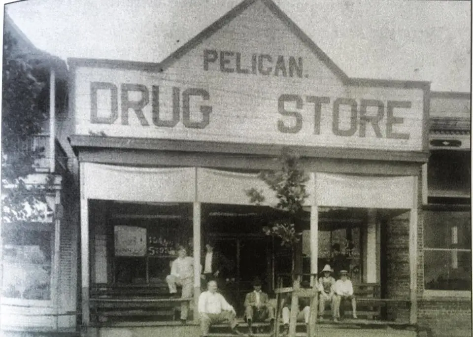 Photograph from the Facebook post “Pelican Drug Store, Zwolle.”