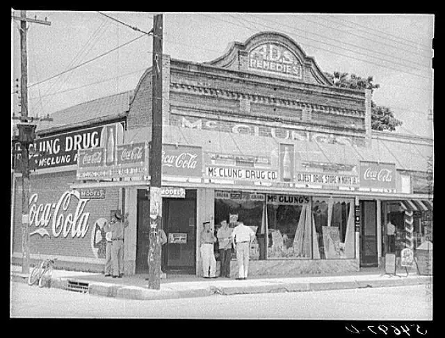 Photograph from the Facebook post “Drug store in Natchitoches.”