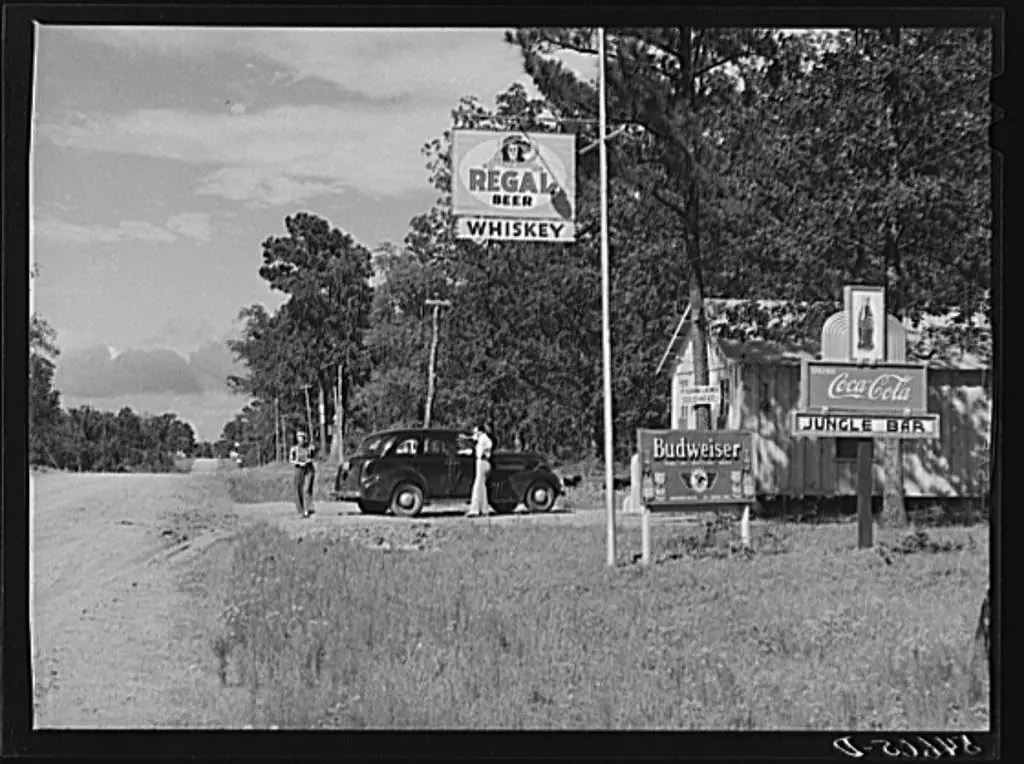 Photograph from the Facebook post “Bar and store on country road to Black Lake near Natchitoches.”