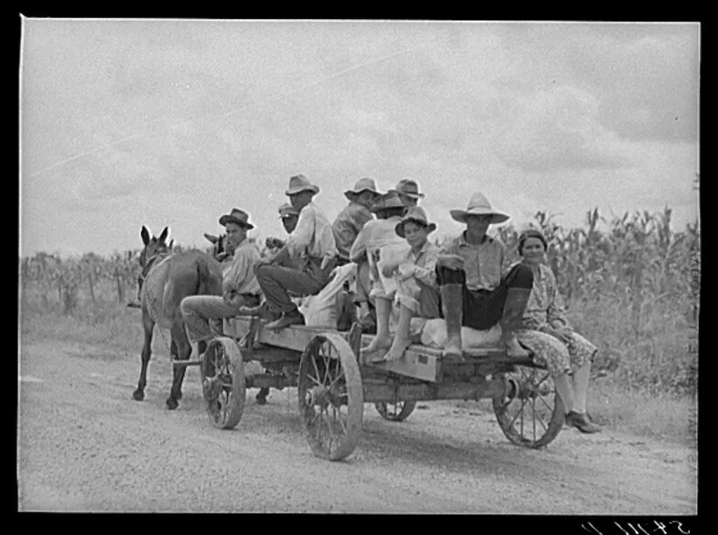 Photograph from the Facebook post “From the Library of Congress, these photos were taken in Natchitoches before 1940.”