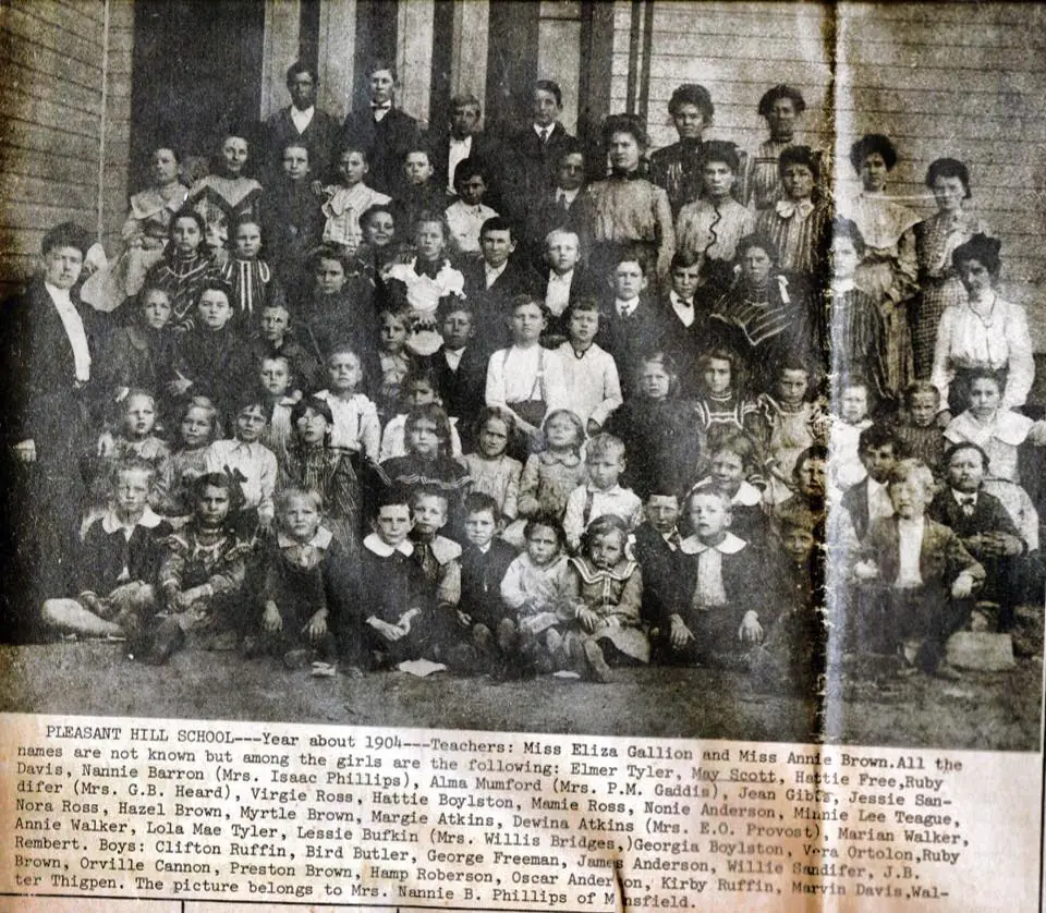 Photograph from the Facebook post “Shared by Kathy Burnette, Pleasant Hill students in 1904.”
