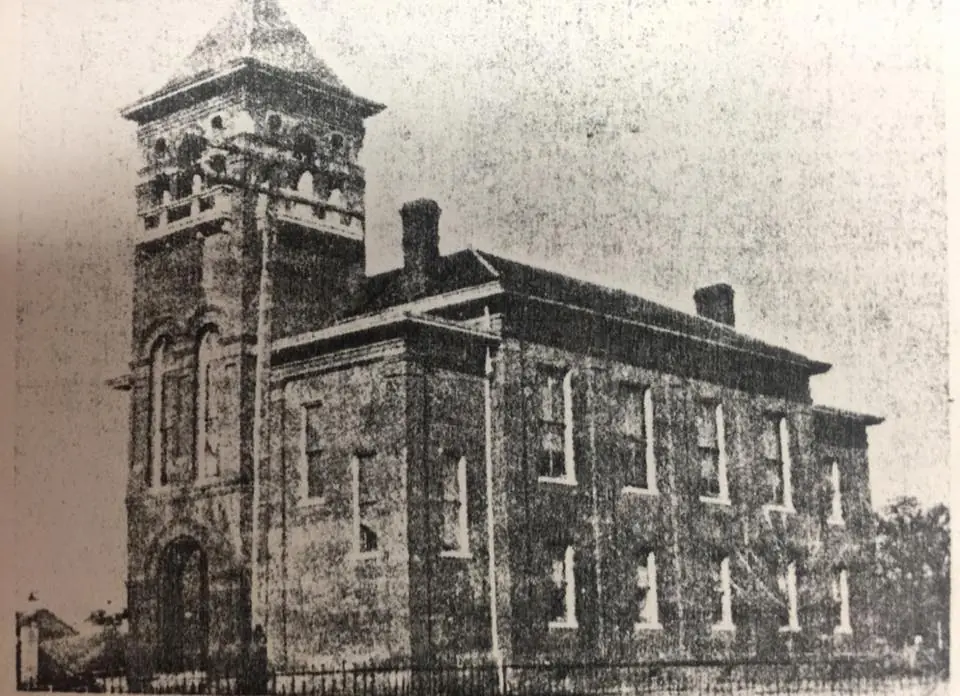 Photograph from the Facebook post “The original courthouse for Sabine Parish.”