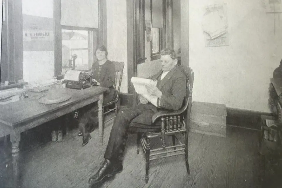 Photograph from the Facebook post “Vandegaer Abstract was operated by W.”