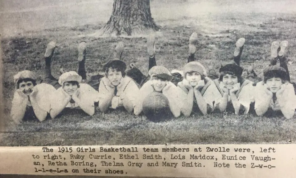 Photograph from the Facebook post “1915 girls basketball team at Zwolle.”