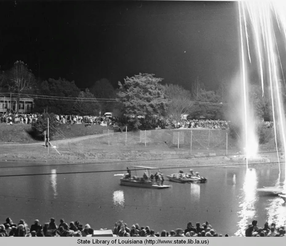 Photograph from the Facebook post “Title Fireworks on the Cane River at the Christmas Pagent in Natchitoches Louisiana in…”