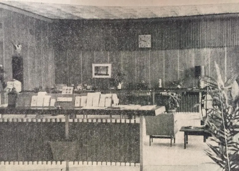 Photograph from the Facebook post “Interior of new Peoples State Bank on San Antonio Avenue in Many, 1967”