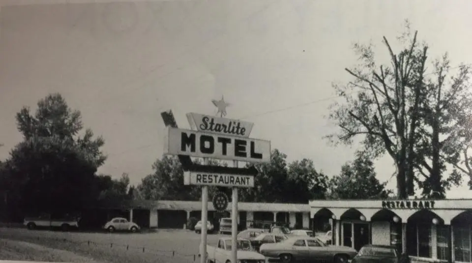 Photograph from the Facebook post “Starlite Motel, Many, 1977”