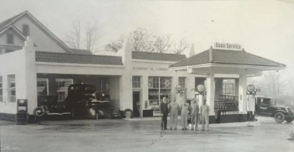 Photograph from the Facebook post “Probably taken in the 1930s, the above photograph is of Adam Key's Service Station in…”
