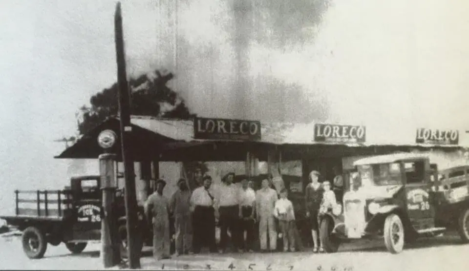 Photograph from the Facebook post “Red Top Service Station in Zwolle, early 1930s.”