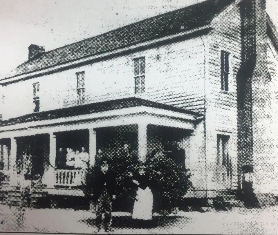 Photograph from the Facebook post “1890, John R.”