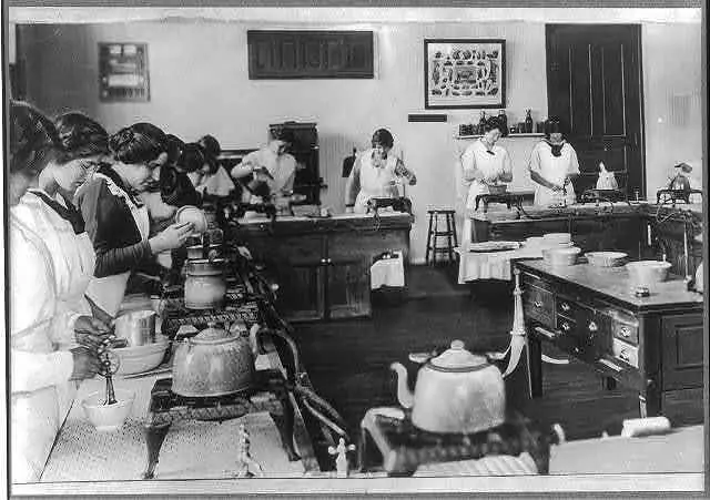 Photograph from the Facebook post “Home Ec class, cooking school at Louisiana Normal College in Natchitoches.”