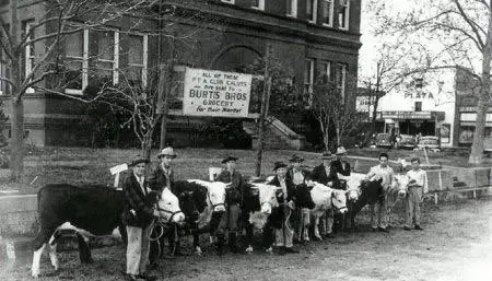 Photograph from the Facebook post “I believe this is Hemphill, Texas.”