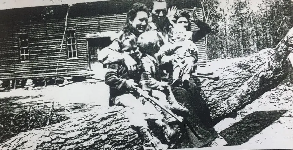 Photograph from the Facebook post “The family of Morgan Jackson at Toro Baptist Church in fall 1942.”