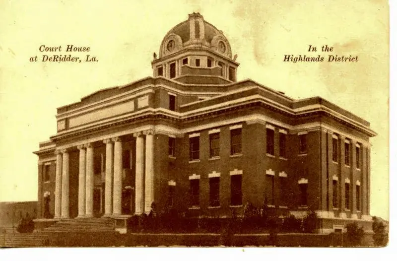Photograph from the Facebook post “Vintage post card of DeRidder Courthouse.”