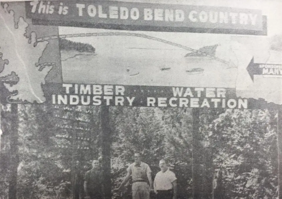 Photograph from the Facebook post “Sign promoting Toledo Bend at entrance to Many, Louisiana and to Hemphill, Texas.”