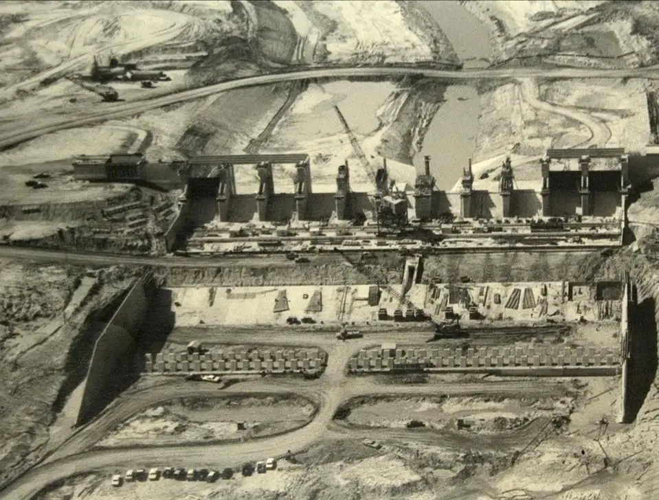 Photograph from the Facebook post “Building the Toledo Bend Dam spillway”